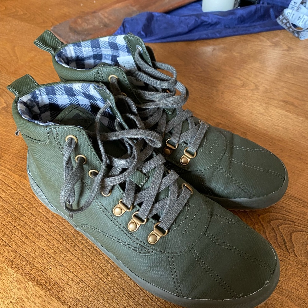 Keds waterproof hightop shoe/bootie in olive green